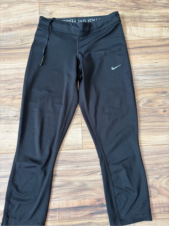 Nike Pants - Nike Black capri Performance Leggings with Silver Swoosh